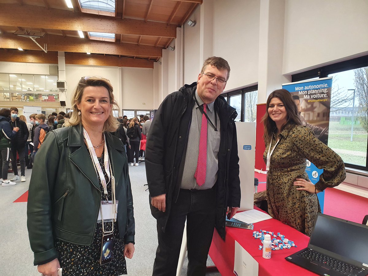 christellebrid1's tweet photo. #AutomneNumerique @FeminaTechFR à @Metz_CS : @ENGIEgroup partenaire accueille près de 2000 jeunes pour faire découvrir ses métiers grâce au dispositif @ApprendsEnergie et à notre atelier #hydrogeneVert qui a intéressé même les officiels !
#AuCoeurDesTerritoires @valalain24 https://t.co/XfscbadrzU