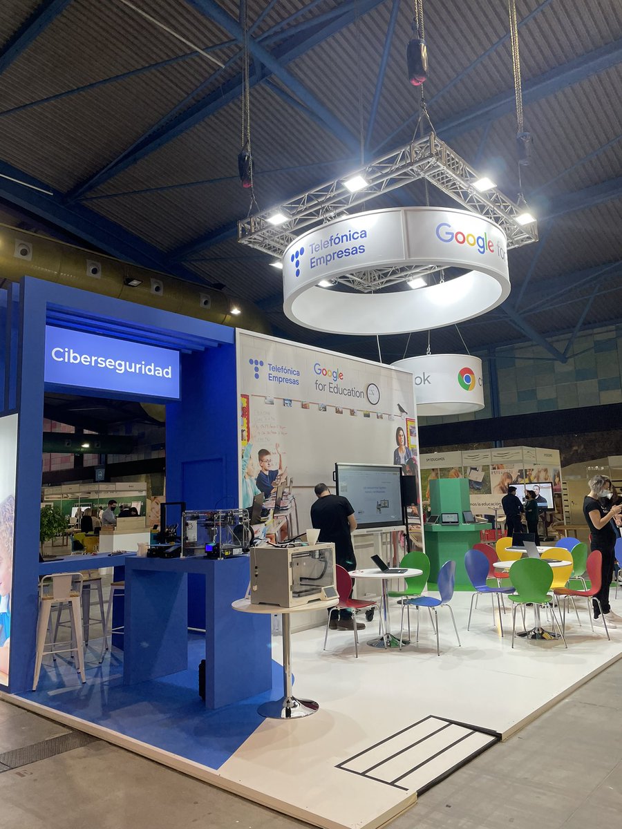 Todo listo en el stand se <a href="/TE_GranEmpresa/">Telefónica Grandes Empresas</a> y <a href="/GoogleCloud_ES/">Google Cloud España</a> en el #congresoinnovaeduand Arrancamos con una interesante agenda con talleres y demos.