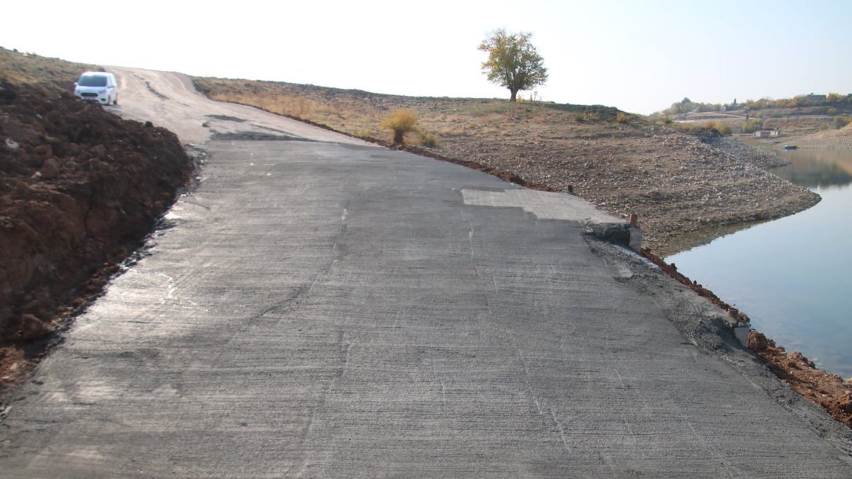 sanliurfabld's tweet photo. 📍Hilvan

Gemi yanaşma limanı inşaatı devam ediyor🚧

Tamamlandığında; Karagül adlı feribotumuz Adıyaman Kahta'ya seferler düzenleyecek, turistik tur tekneleri ise bu alandan yolcularını taşıyabilecekler🛳️ https://t.co/rub8bJfCQ0