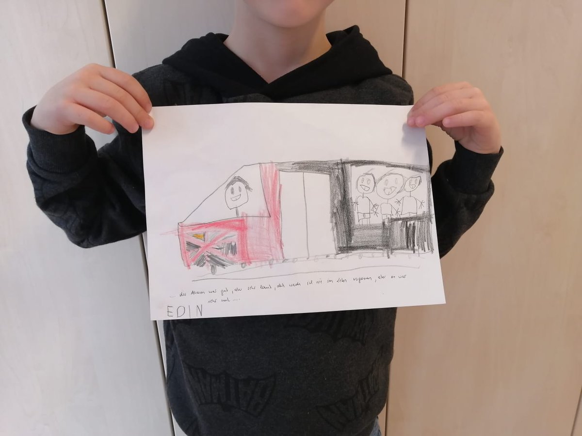 staatsdruckerei's tweet photo. Vor ein paar Wochen durften wir dem Kindergarten Laxenburger Straße Papierreste als Spende überreichen. Aus den weißen Papierresten wurden bunte Kunstwerke. Überzeugt euch selbst von der Kreativität der Kids 🖼  #PicassoInTheMaking #Kunst #Wien #MA10 #kreativität #goodnews https://t.co/MefTEKrQna