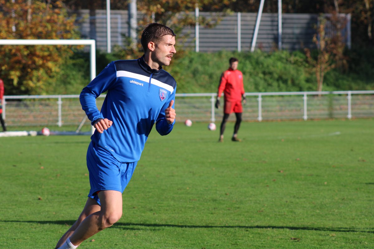 USConcarneau's tweet photo. 𝗧𝗿𝗮𝘃𝗮𝗶𝗹 𝗲𝗻 𝗰𝗼𝘂𝗿𝘀 ⏳
🔜 #SLMUSC
#AllezLesThoniers 🔵🔴 https://t.co/4gWepEAa9d