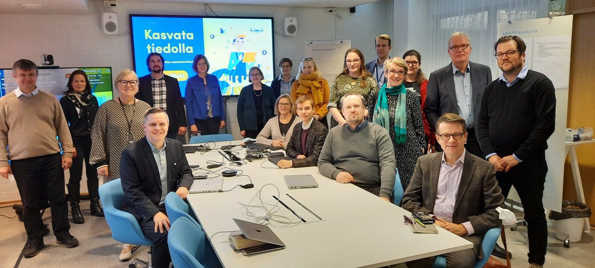 Nyt on voimaa ja osaamista yhdessä ja viimein livenä: AgriHubin ohjausryhmä kokoontui viikon päätteeksi Viikkiin viimeistelemään #älymaatalous &amp; #liikkeenjohto tiekarttoja maatalouden kannattavuuden parantamiseksi. <a href="/ProAgria/">ProAgria</a> <a href="/MTKry/">MTK</a> <a href="/SLC_lantbruk/">SLC</a>  <a href="/Kauppapuutarhal/">Kauppapuutarhaliitto</a> <a href="/MaaseutuFi/">Maaseutuverkosto</a>