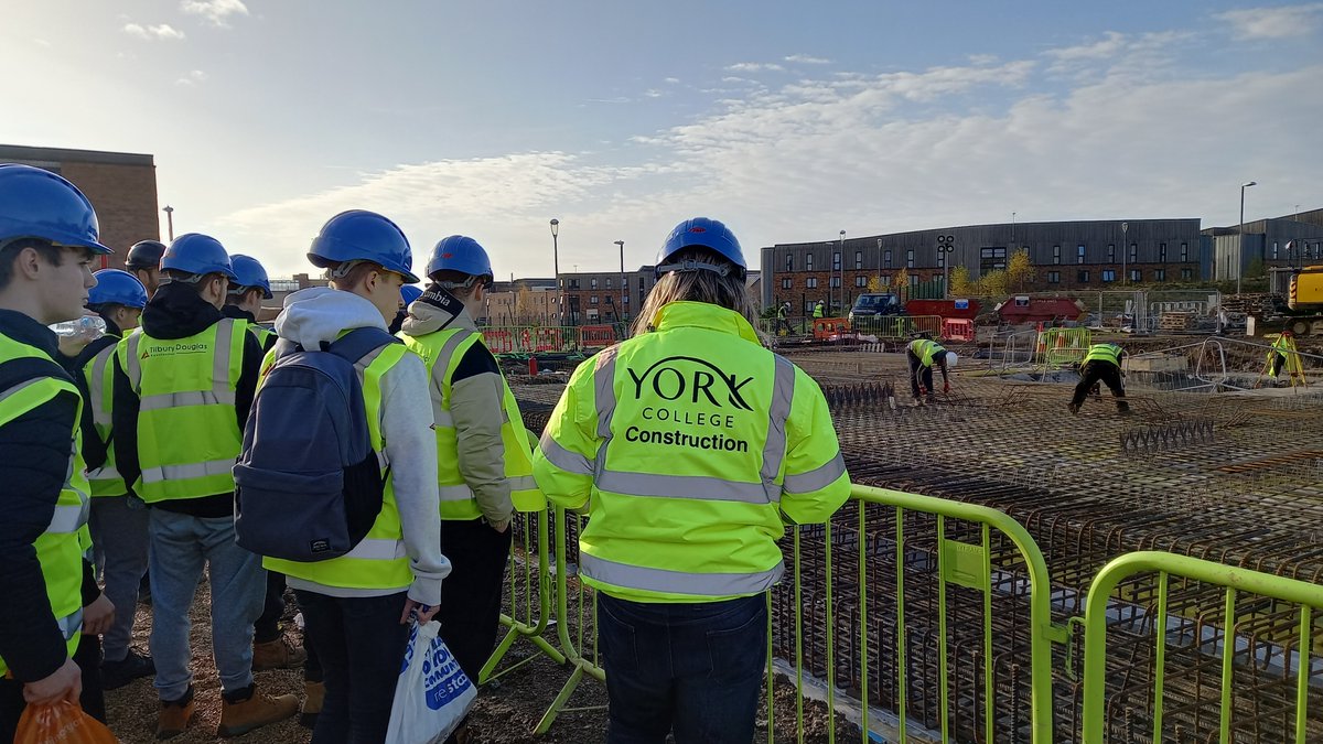 Tilbury_douglas's tweet photo. Employment & skills is a key theme of the @YORhub framework and the Construction Playbook.
Which is why we were pleased to welcome enthusiastic students from @york_college to visit our 2 very different but equally as splendid projects at the @UniOfYork
#YORbuild #Construction https://t.co/vb6MVbET73