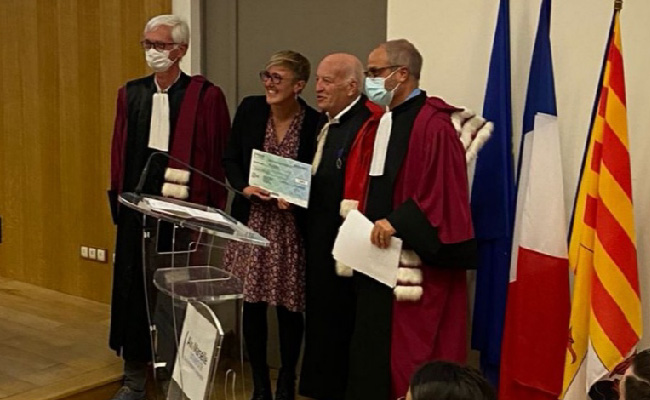 Récompense🏅| Lors de la Soirée Scientifique d' @univamu, @CarmouzeLaura, étudiante, doctorante puis aujourd'hui maître de conférences à l'IMPGT, faisait partie des 16 jeunes chercheurs récompensés d'un Prix de #Thèse ! 👏 En savoir + ➡️ lnkd.in/dWhfFYsU