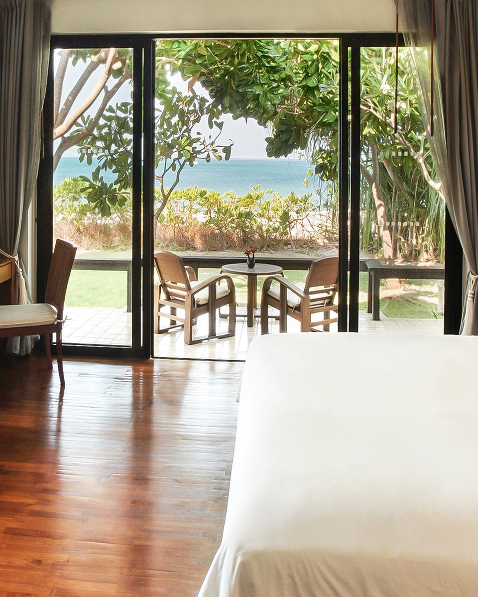 Pimalairesort's tweet photo. Wake up to sea view and enjoy sea breeze from sunrise till sunset in your Beachside villa one bedroom with shared pool. You are only a few seconds away from our 900 meters long beach. A semi - private swimming pool is shared with only your neighbours. #pimalai #pimalaikohlanta https://t.co/kzNVKXUGX1