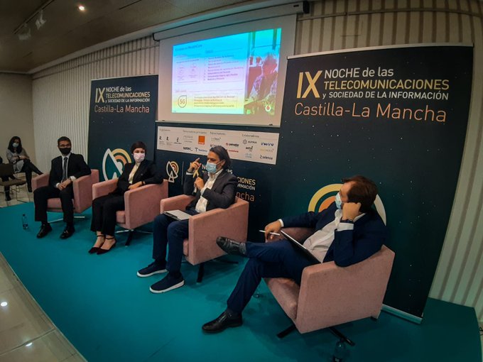 VodafoneEmpresa's tweet photo. @coit_aeit Enhorabuena COIT #CLM en por el éxito de #NTCLM2021 ayer en #Albacete. Para Vodafone Business fue un privilegio participar en la Noche de las Telecomunicaciones de #CastillaLaMancha, un espacio de encuentro entre empresas, profesionales instituciones regionales 👏👏👏 https://t.co/pUJPuLBOT5