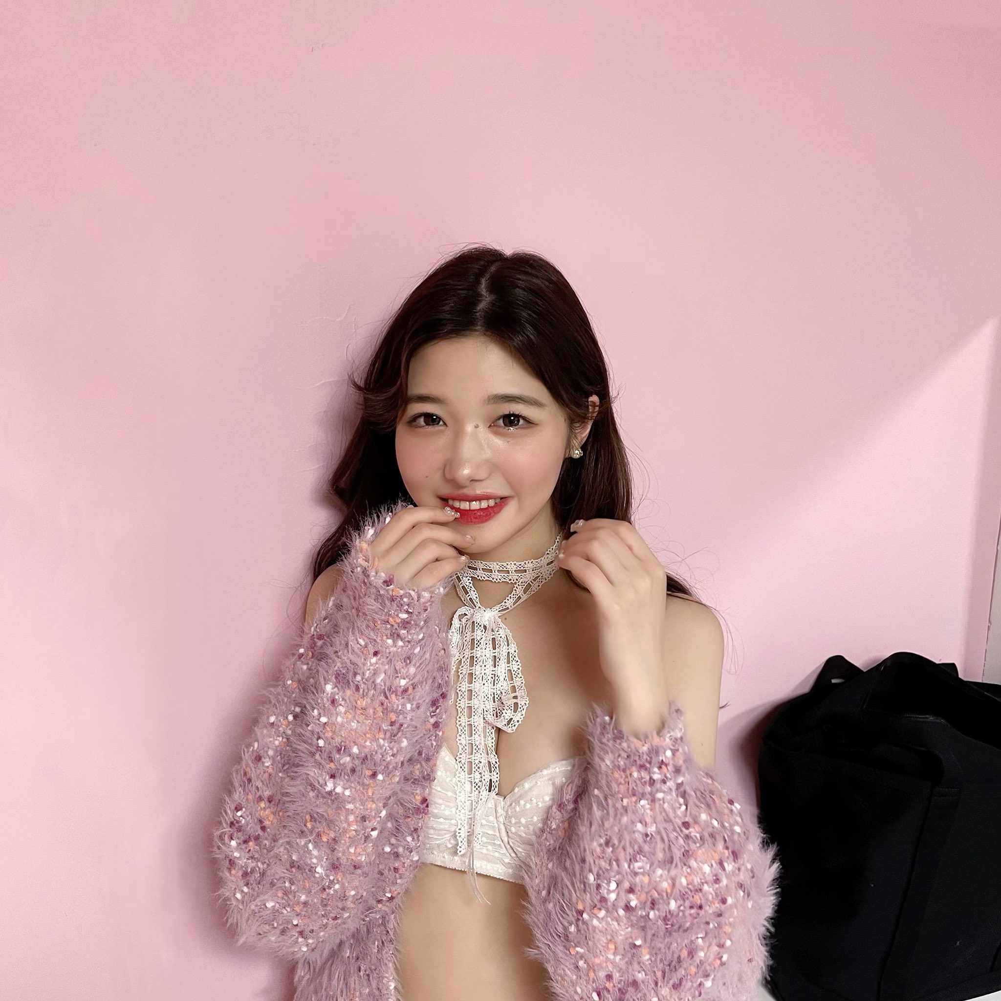 きぬ お知らせ 先程youtubeでもご報告させて頂いたのですが 今回ランジェリーブランドをプロデュースさせていただくことになりました プレゼントのラッピングのようなカワイイランジェリーを作って行けたらなと思います 発売までもうちょっと