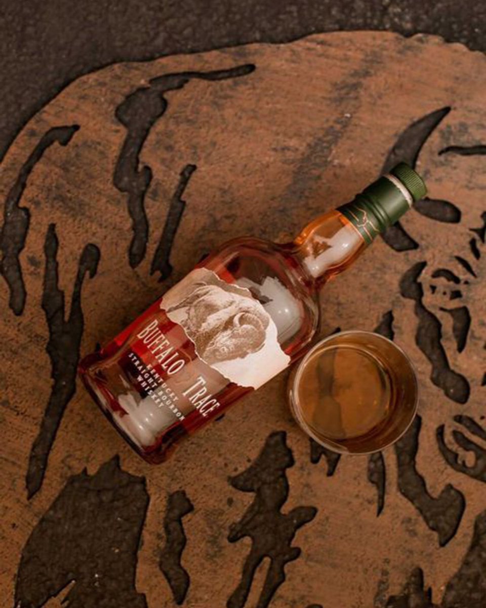 trace_india's tweet photo. A stunning American whisky from the world’s most awarded distillery. What more could you ask for?
Picture Courtesy @buffalotrace
#buffalotrace #bourbon #whiskey #buffalotracedistillery #kentuckybourbon #themightybeast #bourbonwhisky #americanwhisky #whiskydram https://t.co/sVlKOADiMb