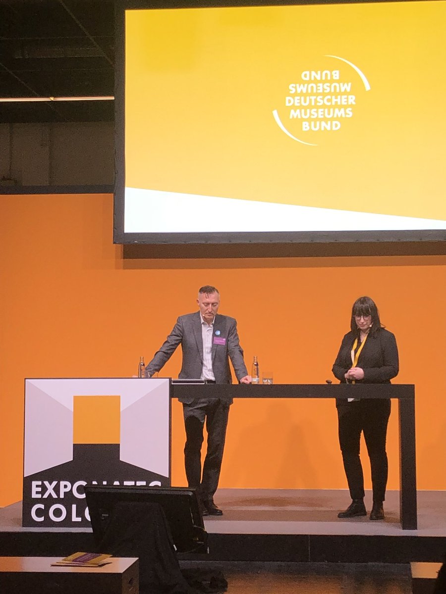 anja_gebauer_'s tweet image. #Digital und attraktiv! Tolle Talkreihe des @museumsbund bei der #Exponatec! Stefanie Krzyzniewski mit @DavidVuillaume über #Podcasts, #Nichtbesucher*innen,  #Besucherforschung (in eigener Stelle beim @mfnberlin) und #Zukunftsvisionen im #Museum
