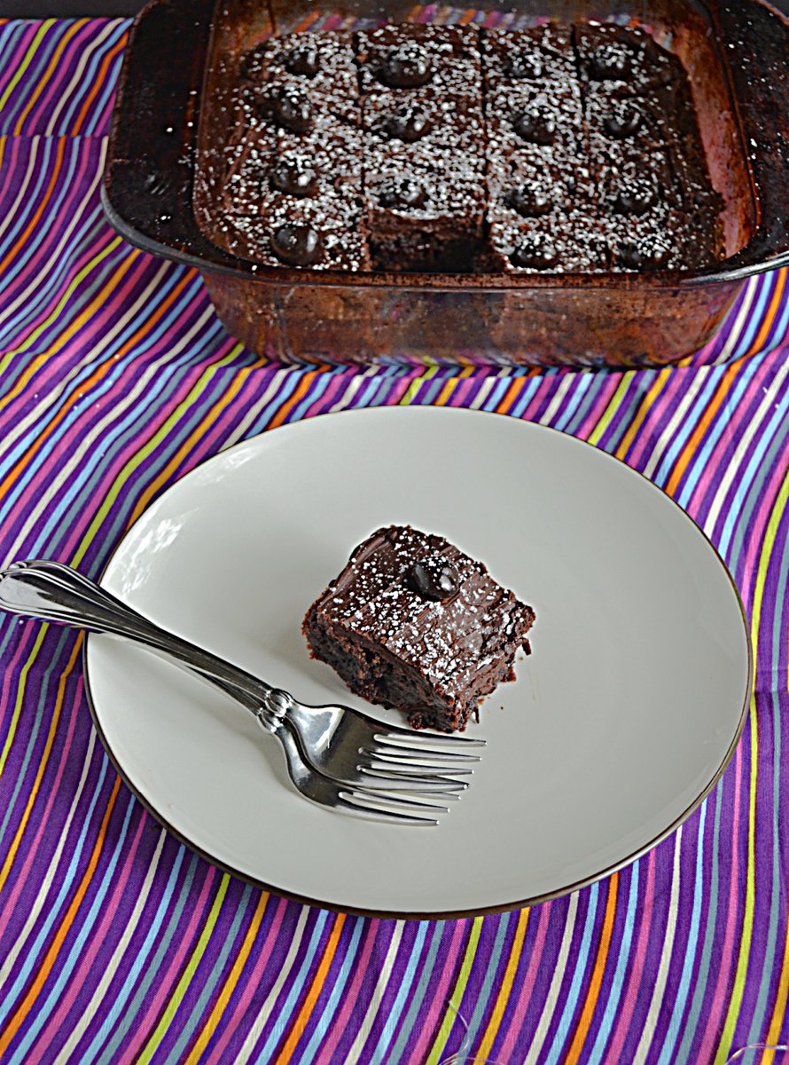 HezziD's tweet photo. Triple Chocolate Cranberry Brownies use two types of chocolate in the brownie for a fudgy brownie speckled with tart dried cranberries and topped off with a rich, chocolate ganache and chocolate covered cranberries.
#cranberryweek #brownies
https://t.co/z3ECMYb8Nk https://t.co/iUdsVOhNAo