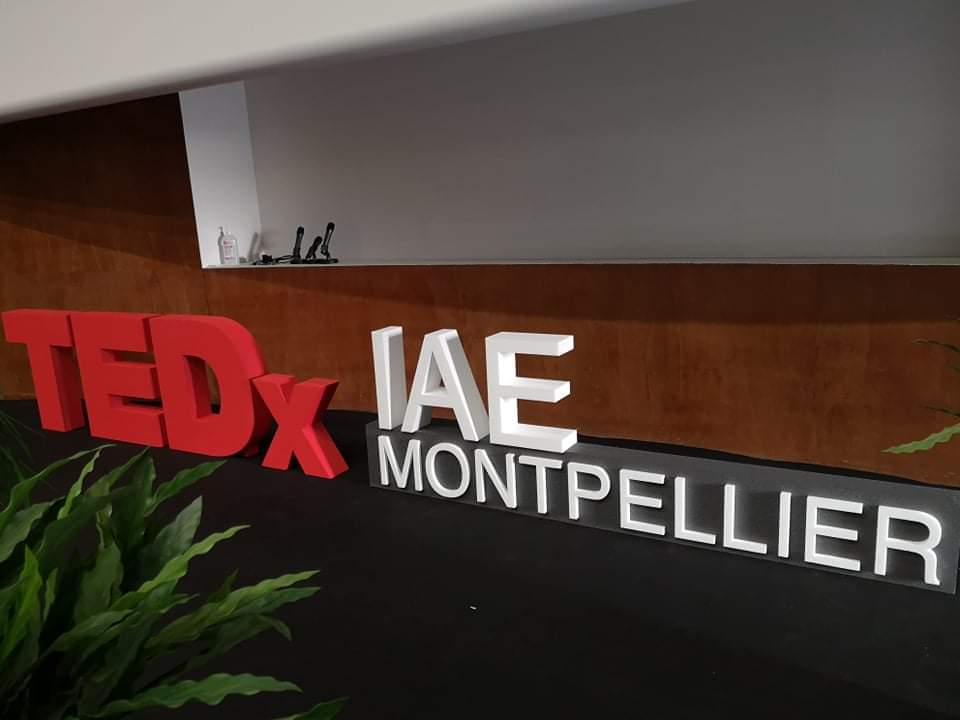 La scène de l'institut de botanique commence à prendre forme ... préparez vous aux conférences à #impact ... ⚡

#changement #transitions #tedxiaemontpellier #suivezlecolibri 

<a href="/TEDx/">TEDx</a>
