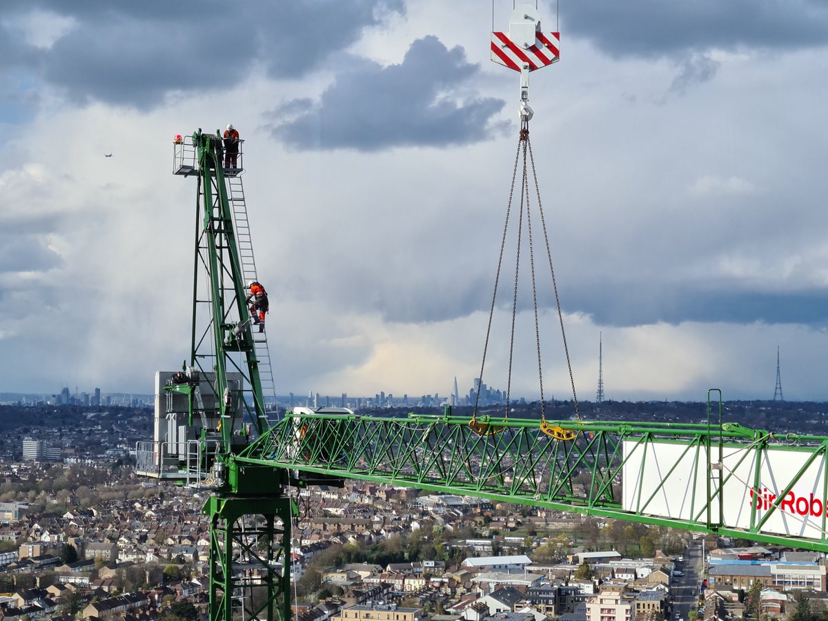 mpscranes's tweet photo. Happy Friday from #Croydon 👋

🏗 Erecting a 120 metres tall #Potain MRA225, using a free standing MR225. 

#LoveConstruction @WeAreMcAlpine 👌 https://t.co/uts9MWsrHZ