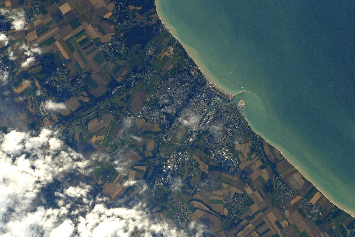 CNES's tweet photo. La France vue par @Thom_astro 🇫🇷🧑‍🚀📸
Une galerie photo pour découvrir notre pays depuis l'espace, avec des clichés réalisés pendant la #MissionAlpha ▶️ https://t.co/WV5CPjJXH8 https://t.co/SXym7jLizR