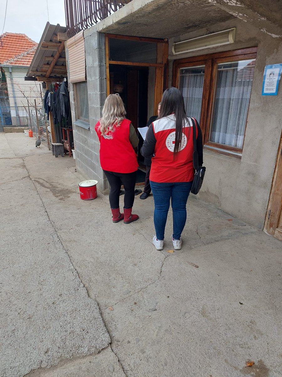RedCrossKosova's tweet photo. The Red Cross of Kosova volunteers are knocking on every door, every day, in order to promote the anti-COVID-19 vaccination. These days we were in the villages of the Municipality of Ranilug, meeting the Serb community and informing them about the importance of vaccination. https://t.co/8ZUMiipUtr