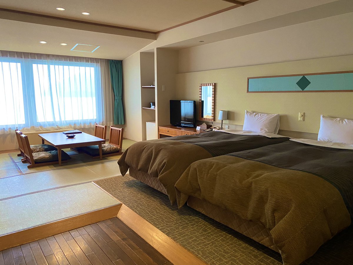 tx79092978's tweet photo. 『洞爺湖万世閣ホテルレイクサイドテラス』
♨️洞爺湖温泉♨️

2018年から3年かけてリニューアルしたお宿✨綺麗な施設と、優しく丁寧なスタッフの方々がいる心地の良い宿でした‼️
客室から真正面に洞爺湖ロングラン花火が見られます🎆

宿泊費:約3.7万円/2名

#洞爺湖温泉
#万世閣
#北海道温泉宿 https://t.co/NiGakcmK42