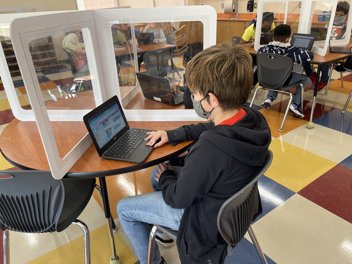 lophipps's tweet photo. Coding class @CatawbaTrail . We are creating sprites and virtual pets @codeorg @RichlandTwo https://t.co/5mrw14Ff13