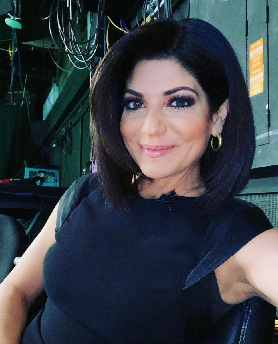 TamsenFadal's tweet photo. And a #HappyFriday to you. Looking forward to some moments of stillness🧘
👉You know #selfcareisntselfish
#fridayvibes #weekendvibes #weekendmood #fridaymood #theproagewoman #50plusandfabulous #selfcare #loveyourself #selfcaremindset #mindfulness https://t.co/sFk9LaE3zU