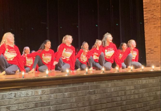 LoflinMS's tweet photo. These students did an amazing job last night. There are some great dancers and performers here at LMS. #dance #bebetterlms #TakeFlightJISD https://t.co/RQ7tgq7p4G