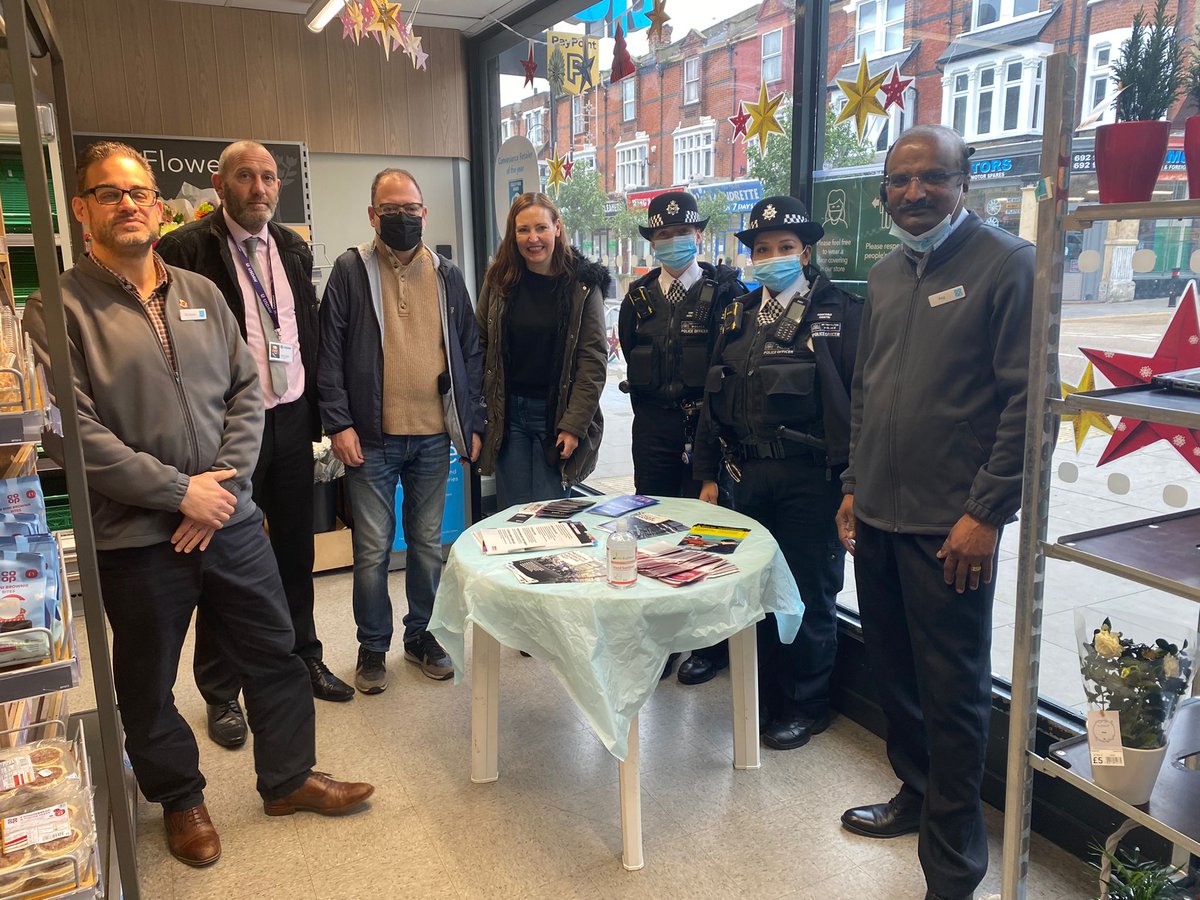 vickyfoxcroft's tweet photo. Shopworkers provided a lifeline to us during lockdown and continue to do so in a challenging climate. I am saddened to hear the abuse they still face. Visited my local Co-Op store in Brockley today in support of @UsdawUnion's Respect for Shopworkers campaign. #Respect21 https://t.co/OA5GsdIb9o