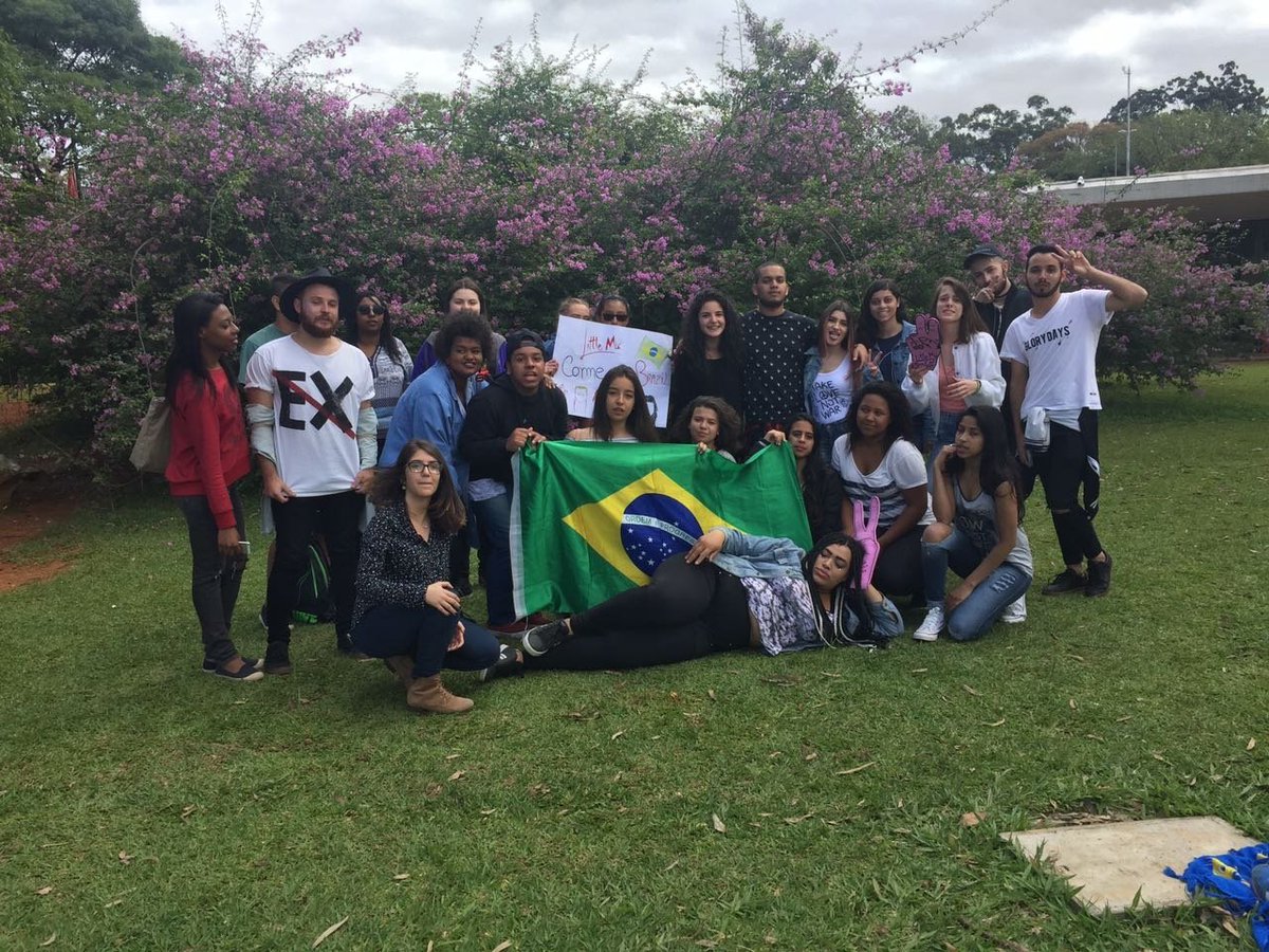 CentralLMBrasil's tweet photo. A cindo anos acontecia o #GloryDaysRoadTripBR.
Primeiro evento mundial organizado pela equipe das meninas, o #GloryDaysRoadTrip foi feito para divulgar e comemorar o lançamento do Glory Days e o Brasil não ficou de fora, o evento foi realizado em SP e RJ. https://t.co/ysbn6lsrPh