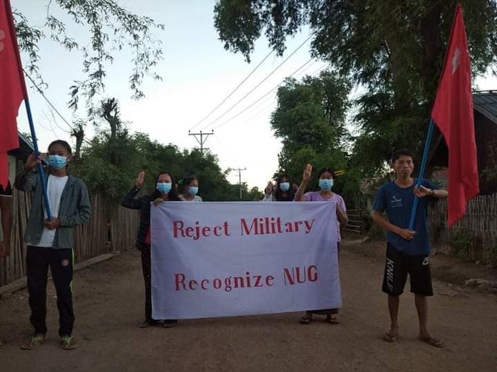 Locals from Done Taw village, #Salingyi township staged a marching strike as part of their daily routine to protest Genocidal Dictatorship.

#RejectMurderousJunta
#Nov19Coup
#WhatsHappeningInMyanmar