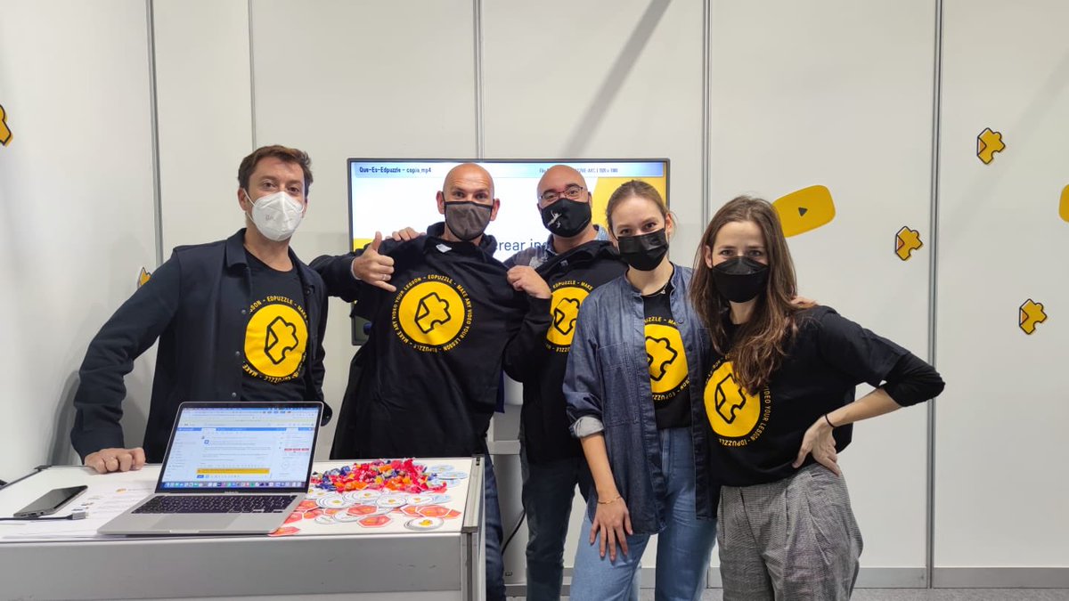 mayalamontero's tweet photo. Disfrutando en #edfamilia con @MaestroMallo @edpuzzle_es @rosaliarte🤗  @OscarSecorun y su gran equipo en #CongresoInnovaEduAnd Gracias Agustin 🤩🤙🏻 https://t.co/ZQo8lIIsfC