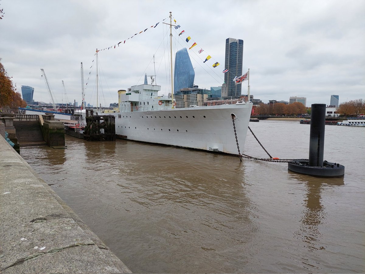 Nice to see <a href="/HQSShip/">HQS Wellington Ship </a> dressed overall waiting to greet our new <a href="/citylordmayor/">Lady Mayor of the City of London</a> <a href="/VincentKeaveny/">Alderman Vincent Keaveny CBE</a> and  <a href="/GowmanAJ/">Alison Jane Gowman</a> .