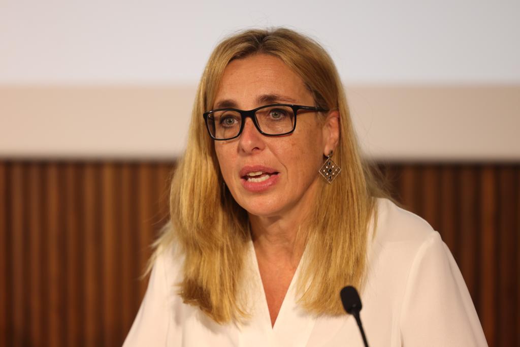 La nova vicedegana del CEC <a href="/afitob/">Àngels Fitó</a> explica que el programa de la junta de govern s'articula en base a 3 conceptes, Catalunya, Creixement i Canvi, per ser rellevants per a les persones col•legiades, la disciplina, el sector productiu, les administracions públiques i la ciutadania