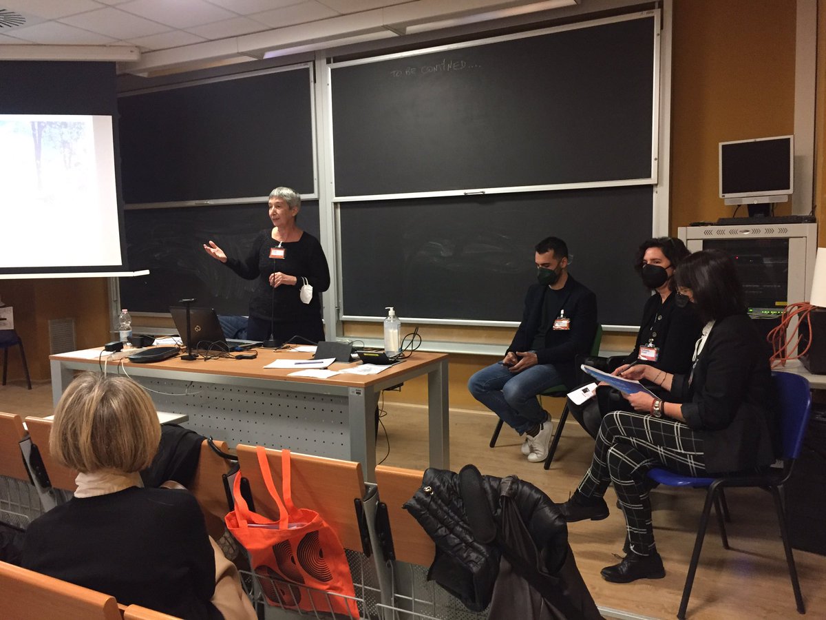 immaginarioIS's tweet photo. Un piacere illustrare i progetti per avvicinare i ragazzi che normalmente non può frequentare #musei e iniziative culturali, assieme alla #FondazionePietroPittini e a #10Lab al Convegno di #ComunicazioneDellaScienza @Sissaschool https://t.co/hvOGwkXKsV