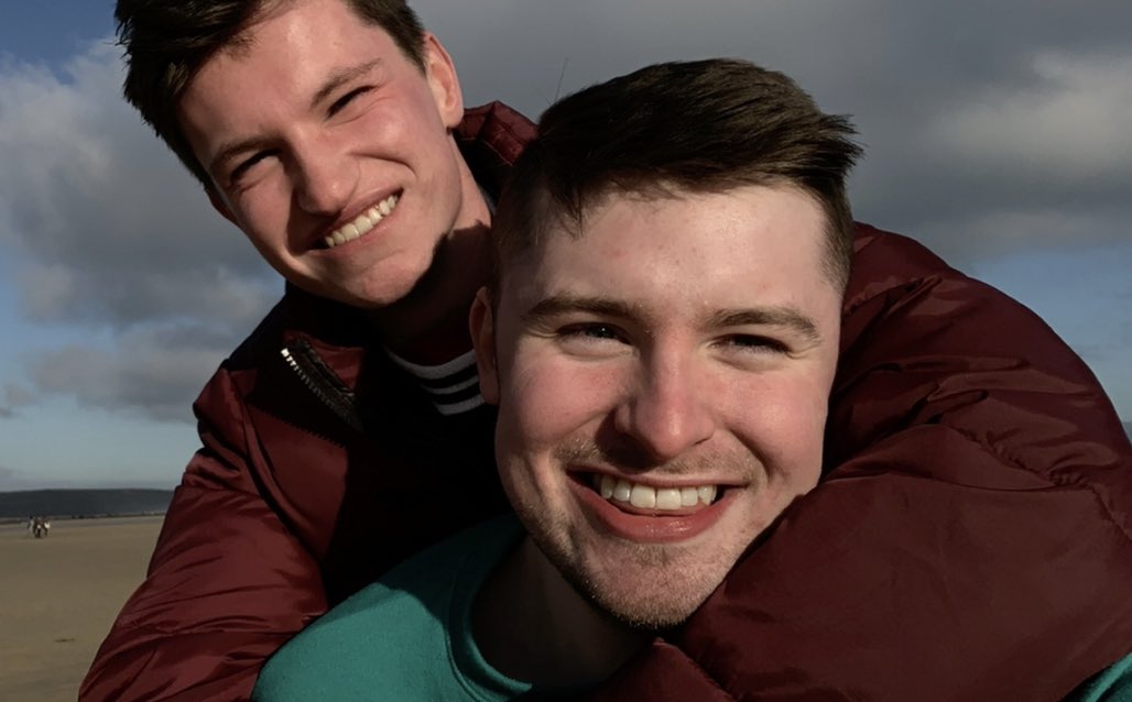 Aaronspencer98's tweet photo. Happy two year anniversary @owenf2112 💖💖

Get your ass home and come celebrate already! 🥺 https://t.co/jGJyO5amZM