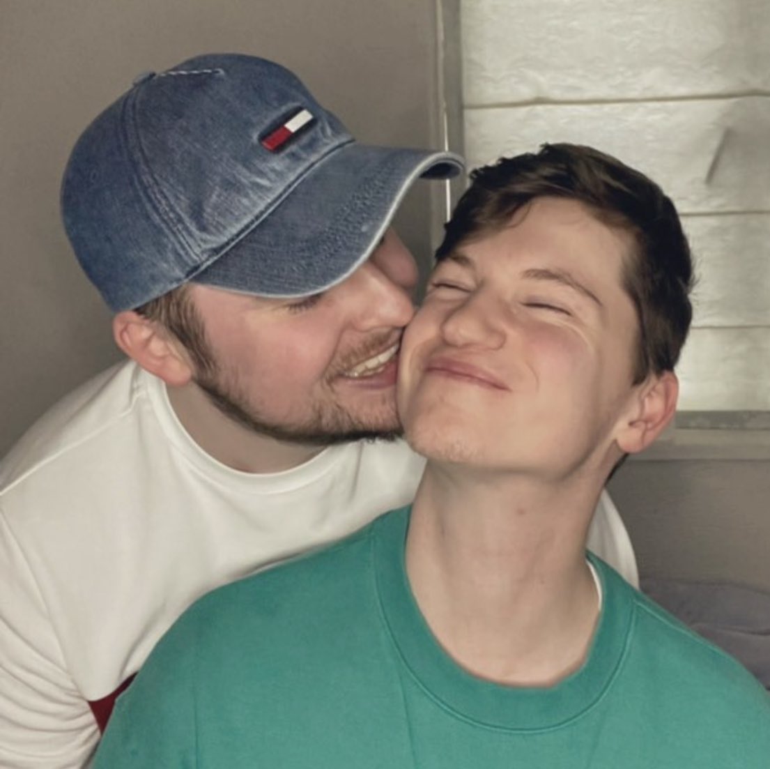 Aaronspencer98's tweet photo. Happy two year anniversary @owenf2112 💖💖

Get your ass home and come celebrate already! 🥺 https://t.co/jGJyO5amZM
