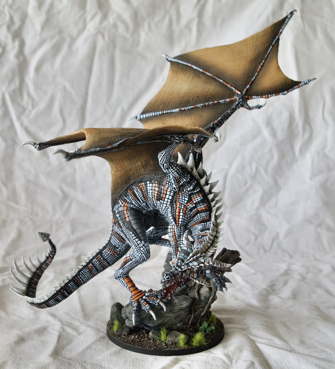 HeresyMinis's tweet photo. This week is certainly Dragon on, if you wanted to get one of the massive Imperfect (actually, probably perfect grade) Dragons I am confident that at least one more casting is available - at 33% off!

https://t.co/ySMGNPpK9Y

pic by @Grumpyoldtin https://t.co/vVrWrNaYeG