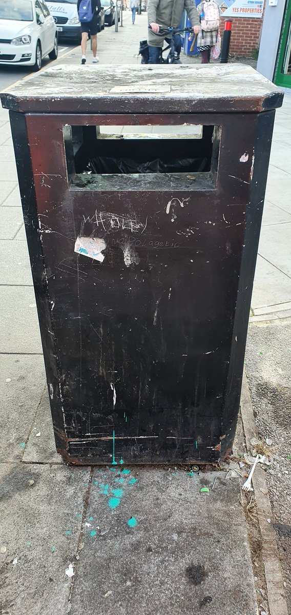 More graffiti removal @chidiegenti <a href="/KielMitchell2/">Kiel Mitchell</a> <a href="/RealmPublic/">Green Space & Natural Environment</a>