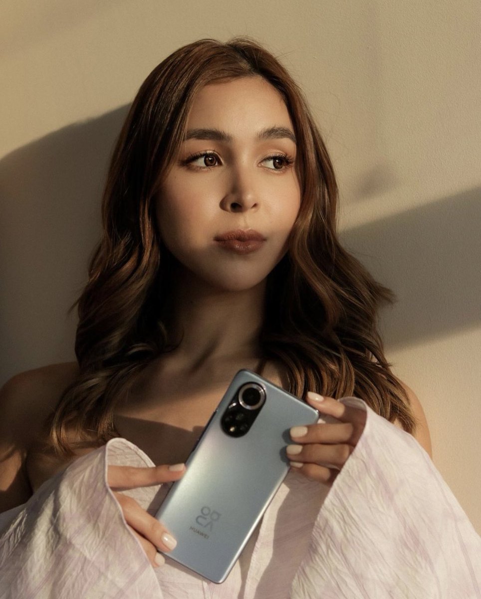 hipsnijulia's tweet photo. julia for huawei 💙 https://t.co/vmwE3lNag2