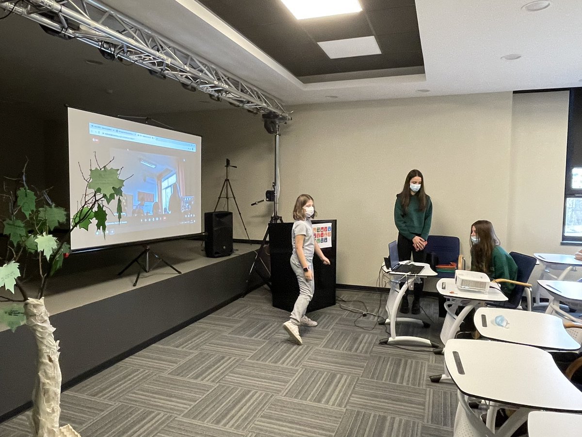 Tatianapopab's tweet photo. Wonderful meeting with students in Timisoara today to get feedback about @ClimateActionED , but also to make #Promisestotheplanet! We have our RO-MD #ForestOfPromises! Thanks, @Mina33161315 @AdrianaBujag @WWF @EducationHis @HIS_Moldova! @GSchoolAlliance @SC_HISmoldova https://t.co/IXl4IONRA2