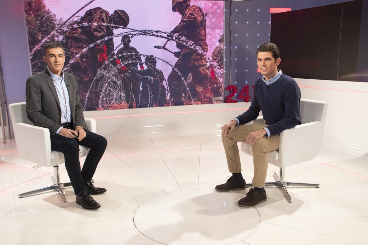 MundoEn24h's tweet photo. Esta semana hablamos con @dearguelleslugo, de @elOrdenMundial, sobre el concepto de "guerra híbrida", a propósito de la crisis migratoria en la frontera oriental de la UE. Esta noche a partir de las 0.30 h en el Canal 24 Horas. https://t.co/TZ4AVuMl4E