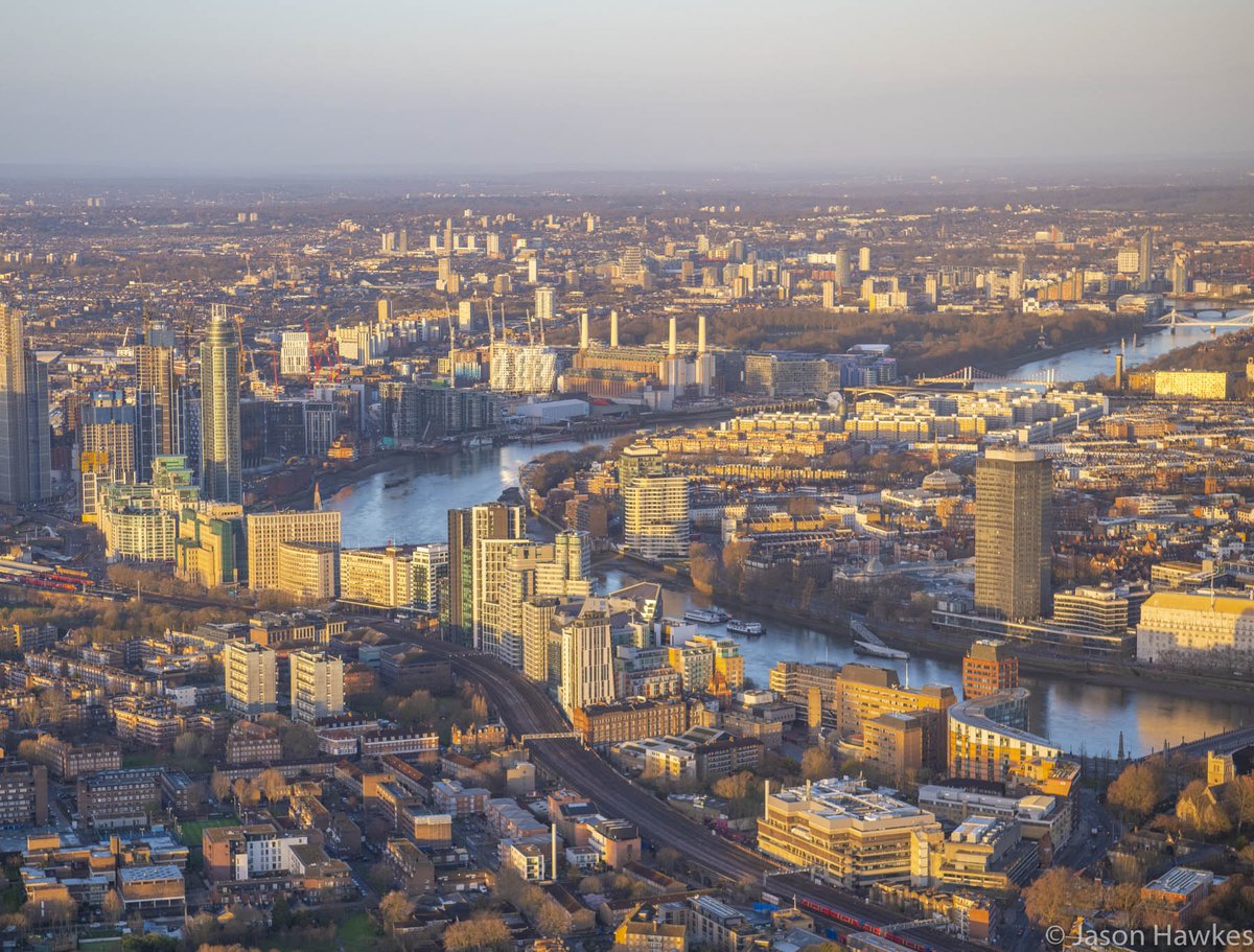 jasonhawkesphot's tweet photo. I can’t even guess when the 1st image was taken. Looking over  #AlbertEmbankment, #Pimlico, #Vauxhall, #NineElms, #Battersea, #London. #AerialViews https://t.co/gVKhpj91ck