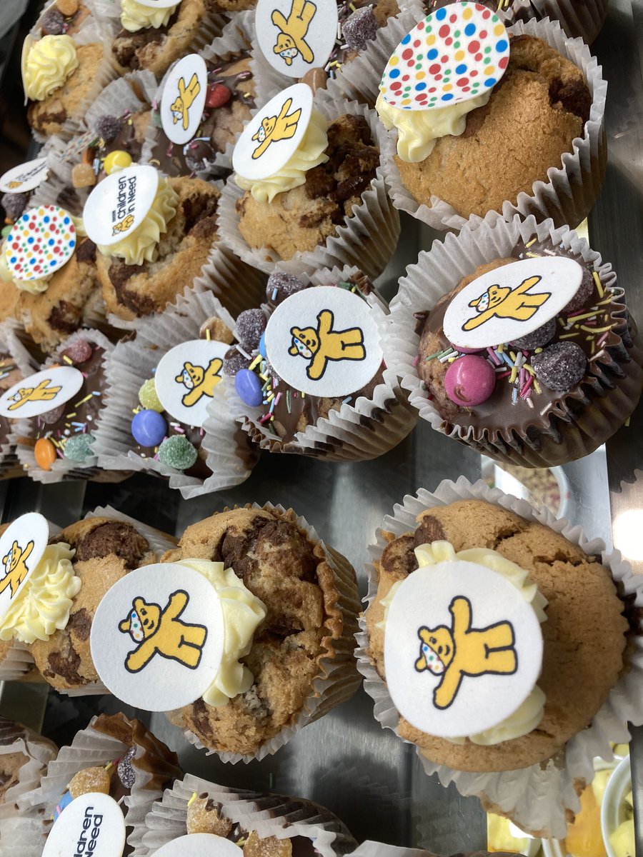 ChefRobWilliams's tweet image. Selection of #BBCChildreninNeed cupcakes for the pupils today @RydalPenrhos @Traceykeane123 @HolroydHowe