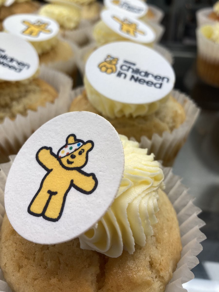 ChefRobWilliams's tweet image. Selection of #BBCChildreninNeed cupcakes for the pupils today @RydalPenrhos @Traceykeane123 @HolroydHowe