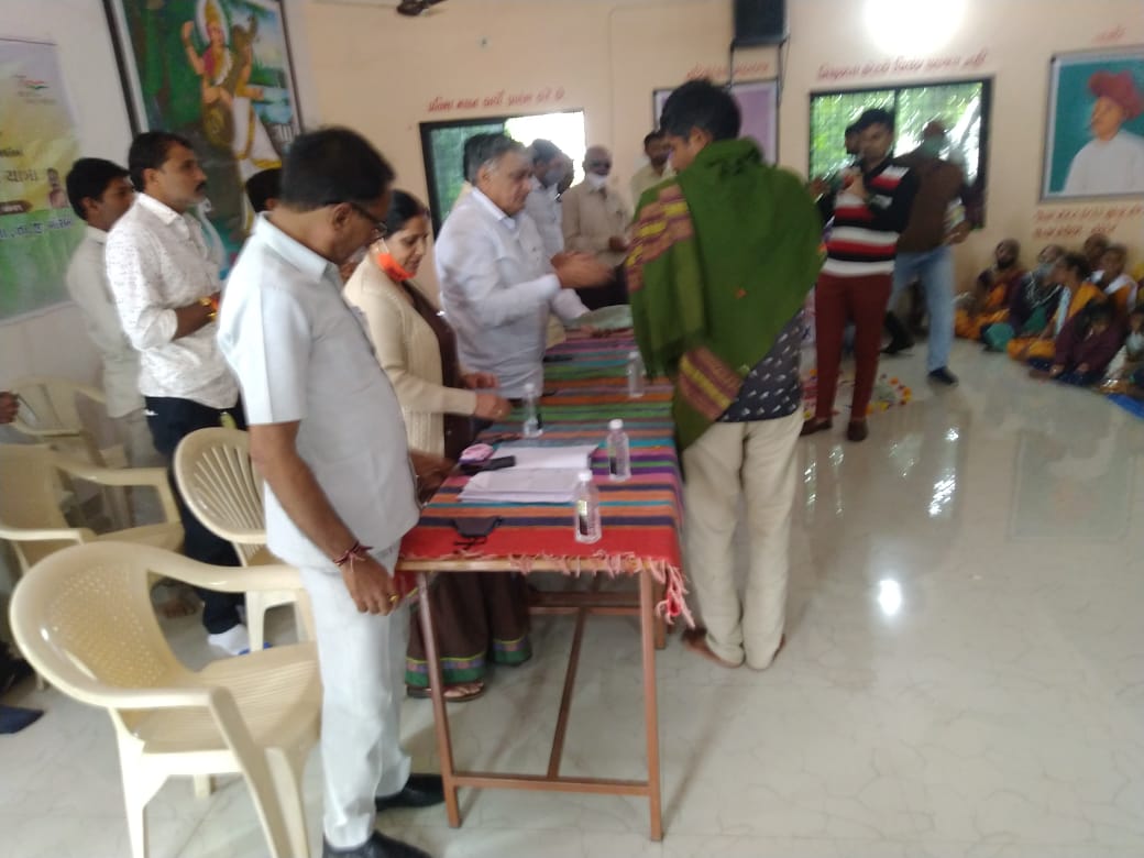 ddomorbi1's tweet photo. "આત્મનિર્ભર ભારત યાત્રા "આંદરણા , @brijeshmeja1 @CollectorMorbi @CMOGuj @GujPRHDept https://t.co/EEydlZIgqu