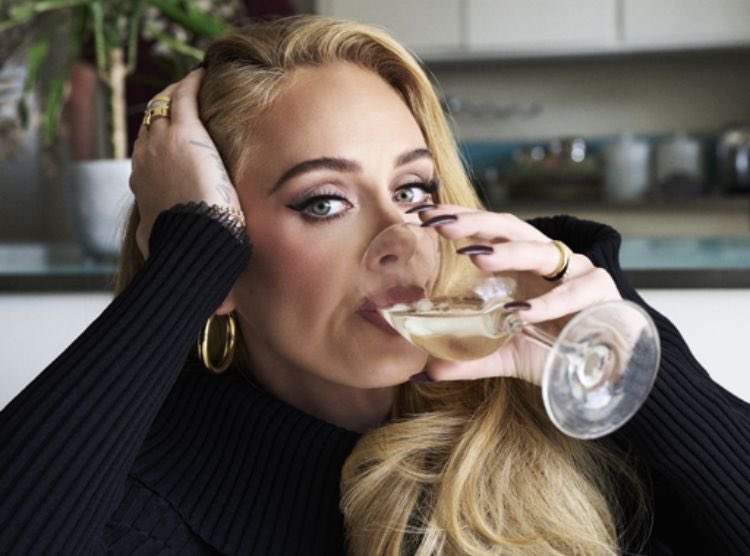 thenikkidiaries's tweet photo. Mood listening to Adele's new album!
PASS US THE WINE AND TISSUES 🤧
#Adele30 https://t.co/C5lZ83Nzav
