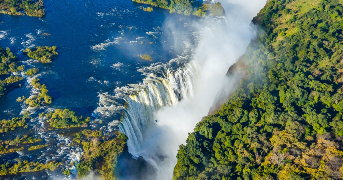 Victoria Falls is one of the 7 natural wonders of the world with 500 MILLION litres of water cascading each MINUTE! 🤯
Straddling Zimbabwe and Zambia, Victoria Falls is known as the largest waterfall in the world.

#travelgoals #Zimbabwe #Zambia #VictoriaFalls #naturalwonder