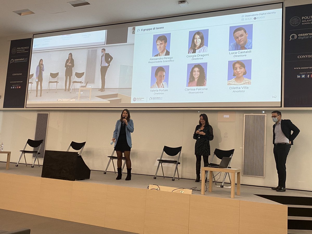 Osserv_Digital's tweet photo. .@giorgia_dragoni chiude il convegno ringraziando ospiti e gruppo di ricerca #oid21 https://t.co/fign4JOmcJ