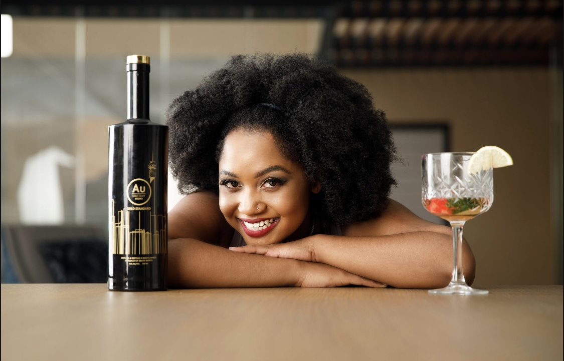 AuGoldVodka's tweet photo. Cocktails are like pouring a smile on your brain 🍹
🔞
Brownsense ➡️ https://t.co/YJEbDwf9Mk
Takealot ➡️ https://t.co/l47hLEUpoj
#augoldvodka #alcohol #bar #barnight
#bartender #cocktail
#drink #drunk#liquor
#martini #mixologist #mixology
#mojito #openbar #thirsty
#vodka https://t.co/KRRiBLz9CR