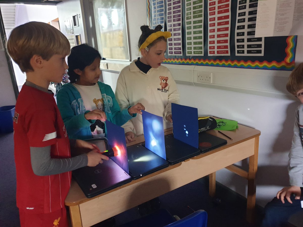 ThorngrovePrep's tweet photo. Investigating light travelling in a straight line #Science #LightTravel #PickYourPath https://t.co/6rOMbfbiVh
