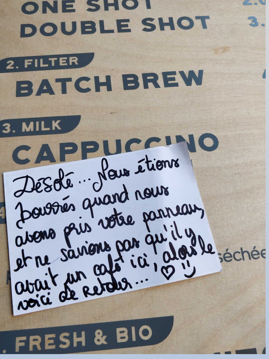 Y'a un groupe de potes qui nous a volé le stop-trottoir de notre Coffee Shop <a href="/hayuco_coffee/">Hayuco Coffee</a> la semaine dernière.
Épilogue ce matin.