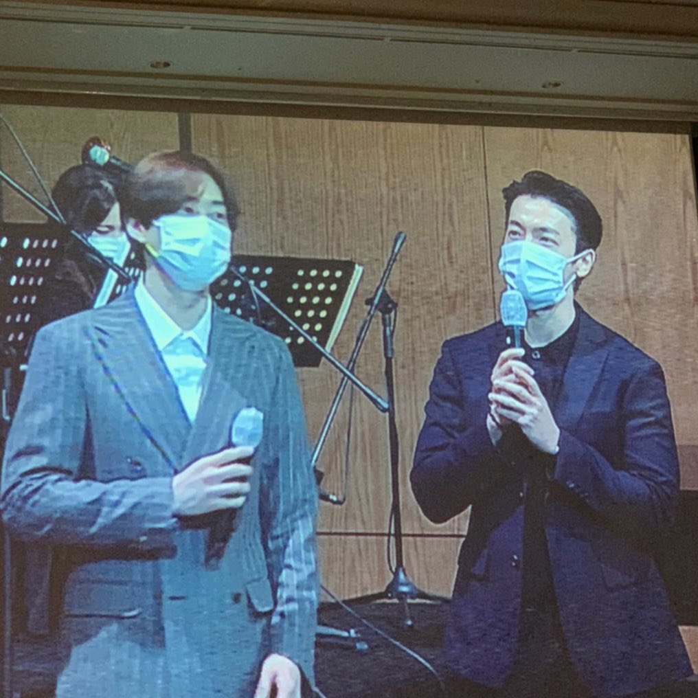 sapphirecloud1's tweet photo. The wedding of Inyoung Unnie is so full of Super Junior 🤭 

MCs: Siwon and Heechul
Wedding singers: 
-Yesung, who sang It Has To Be You beautifully
-Donghae and Eunhyuk...who sang Oppa Oppa 🤣

Super Junior is beyond a boy group now, they're truly became a big family 🥺 https://t.co/BMI8YTr7fT