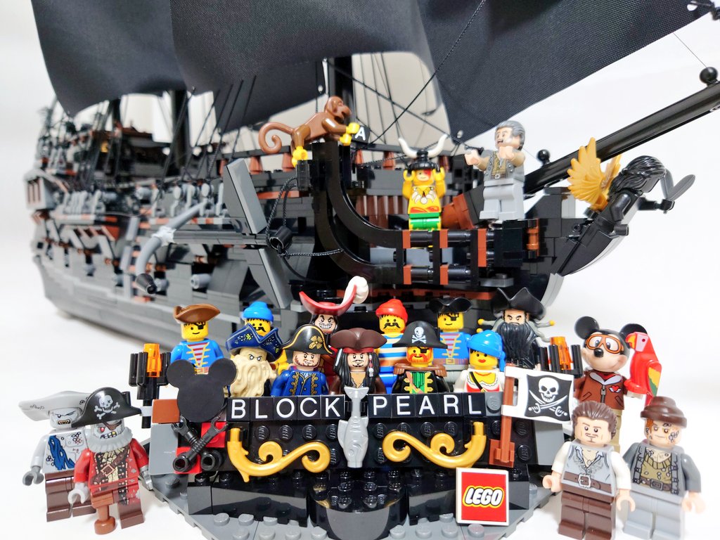 ueo_yf's tweet photo. 「ブラックパール号」完成！😆🎉
パーツ数 3788 
砲門数　24
参考モデルより船体1つ短くし、実際より砲数を減らしています。
製作開始から約5年…ようやく自分の船を作るという子供の頃からの夢を実現できました。😀
#レゴで海賊はじめよう
#レゴ
#LEGO https://t.co/zqLmlJUl4Y