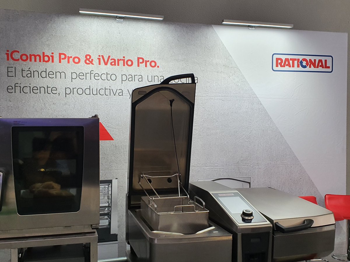 FACYRE's tweet image. También contamos con la presencia y colaboración de nuestros amigos y patrocinadores @RATIONAL_AG , 

Los asistentes están disfrutando de unas elaboraciones preparadas en su #iCombiPro e #iVarioPro 

#CampeonatoCocina2021 
@BocusedOrSpain #bocusedorspain