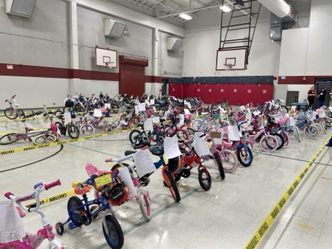 CoachParral's tweet photo. Estamos activo 🦄!! Evers Bike Rodeo was a great success 🥇🥈🥉🚴♀️🚴♂️. It would not be possible without all of our volunteers and our amazing Discovery Team. Thank you and deeply appreciate you so much! Also, Thank for Evers families for coming out! #EversGameOn https://t.co/EefAkpYMha